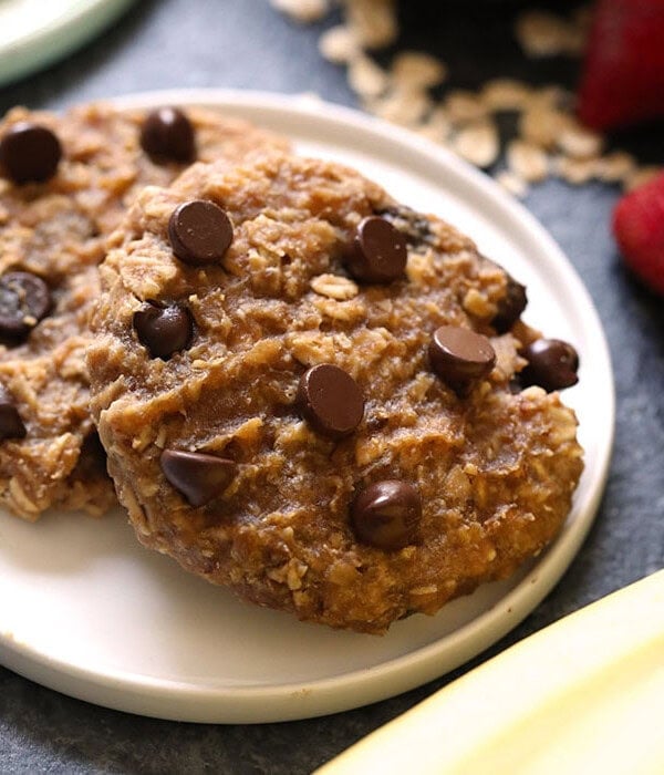 These Vegan Peanut Butter Banana Cookies are the perfect healthy recipe for a grab-n-go breakfast. They are naturally sweetened with bananas, maple syrup and are packed with fiber from the rolled oats. The trick is to meal-prep a batch of vegan cookies at the beginning of the week and throw them in the freezer. These healthy breakfast cookies are delicious with a morning coffee or tea. Try them now!