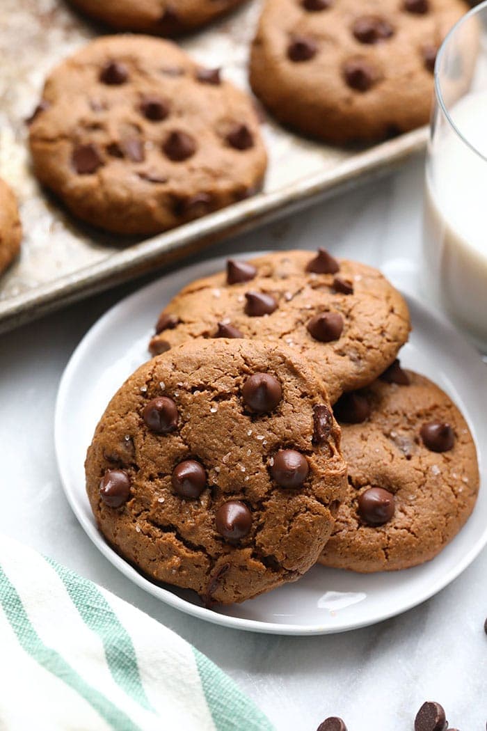 These Paleo Cashew Butter Cookies are grain-free and oil-free, made with coconut sugar for sweetness. They taste exactly like a Tollhouse Chocolate Chip Cookie!