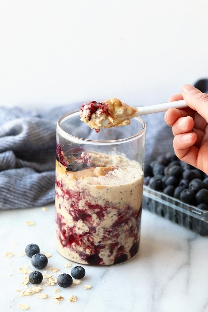 https://fitfoodiefinds.com/wp-content/uploads/2015/03/pb-and-j-oats-4.jpg