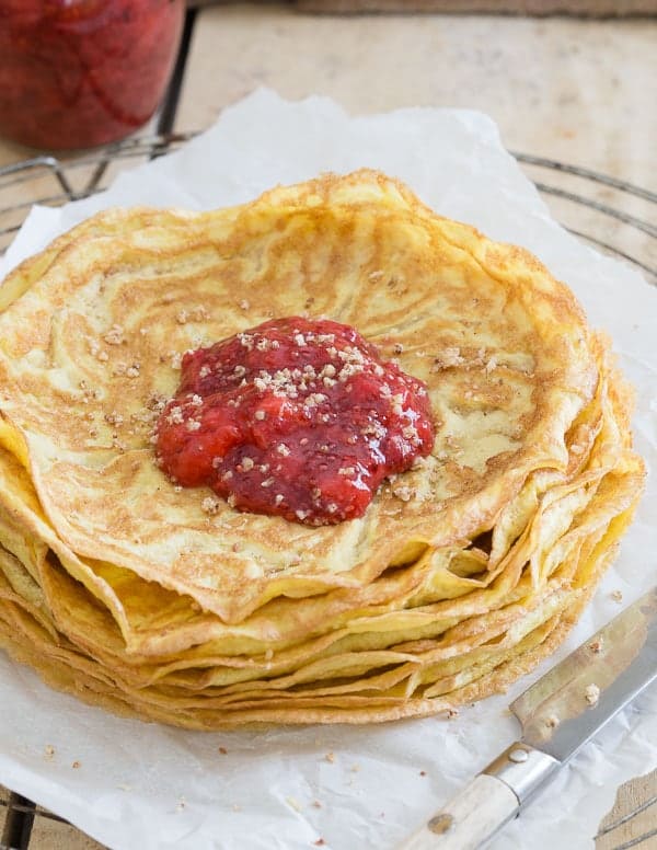Eat your breakfast and protein too. Here's 15 high protein breakfast recipes from eggs to pancakes to smoothies from my favorite healthy food bloggers!