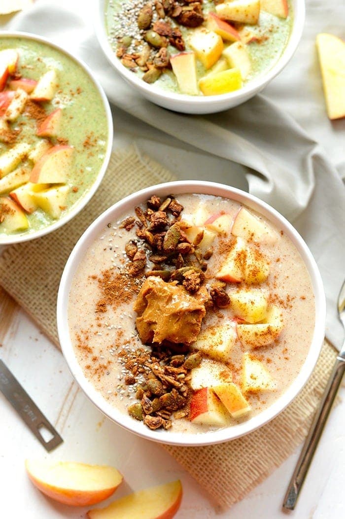 Apple pie smoothie bowl