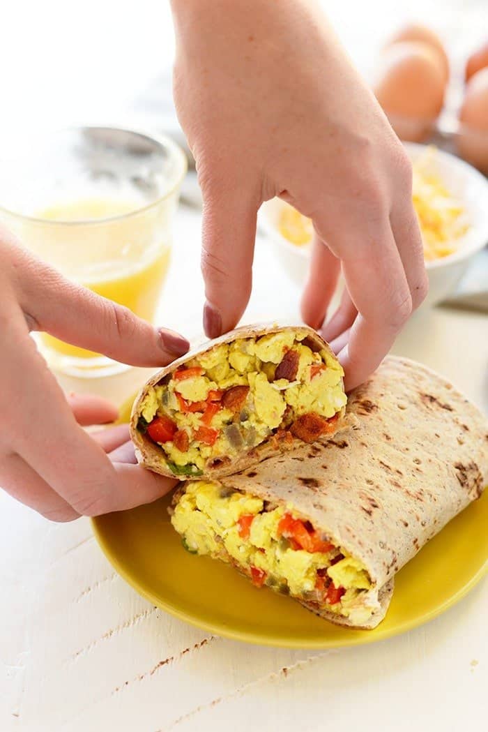 https://fitfoodiefinds.com/wp-content/uploads/2015/10/breakfast-burrito-flatout-21.jpg