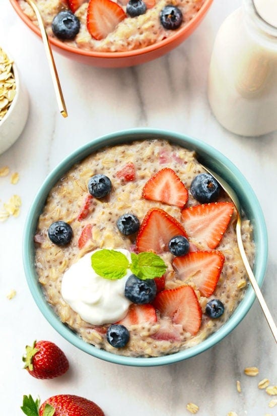 Strawberries and Cream Oatmeal (vegan, g/f) - Fit Foodie Finds
