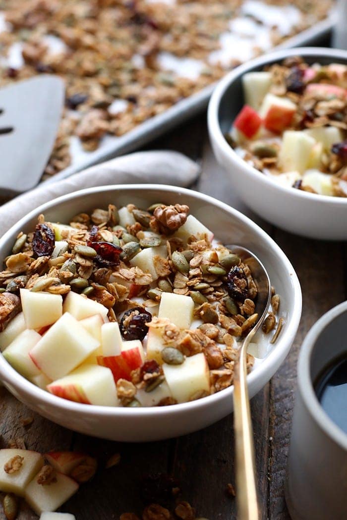 Kickstart 2017 with a breakfast packed with protein, whole grains, and fresh fruit! Prep your Greek yogurt breakfast bowls ahead of time for an easy grab and go in the AM. 