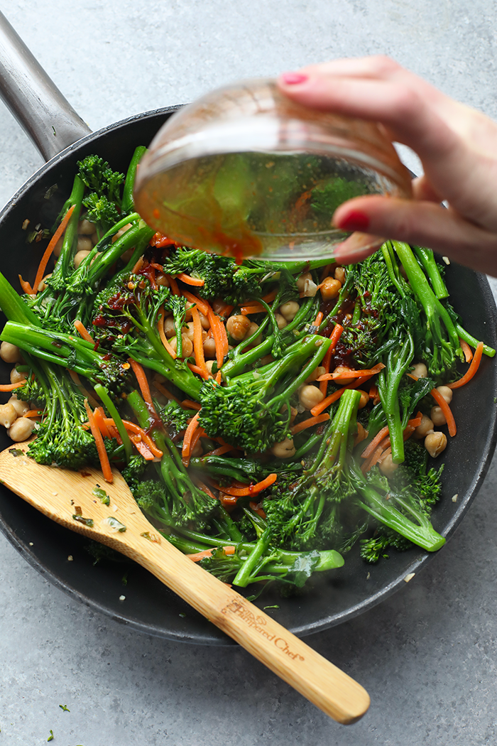 These Vegetarian Kung Pao Quinoa Bowls are the perfect meal prep recipe to make so you can enjoy a healthy lunch or dinner the entire week!