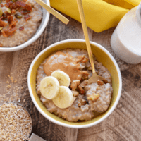 A bowl of oatmeal with bananas and peanut butter.