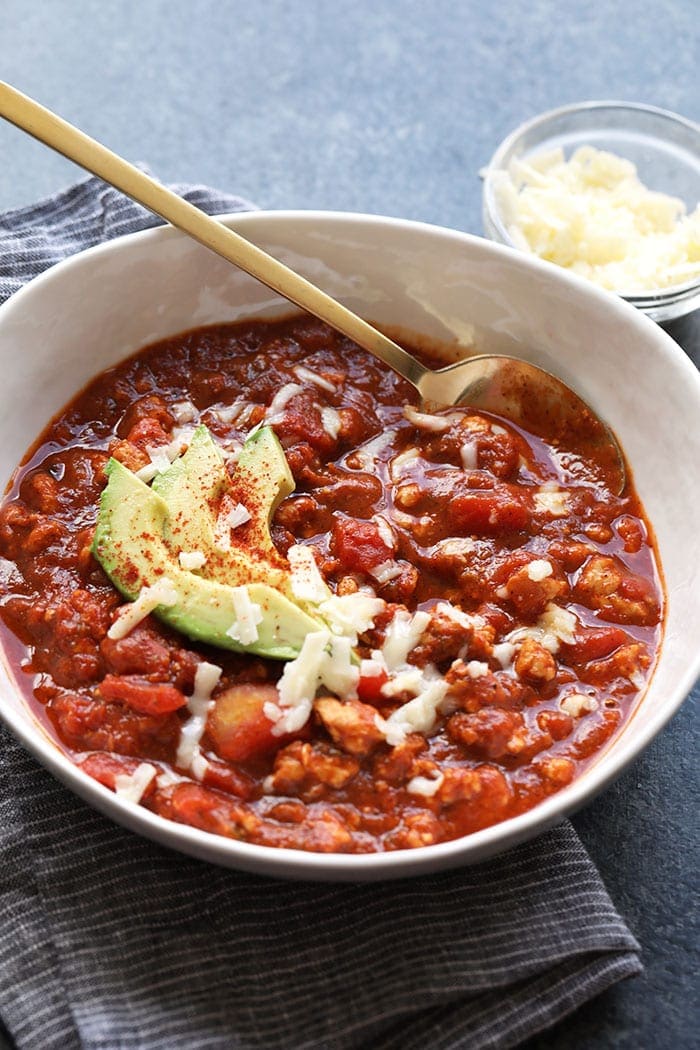 You're going to love this bean-less, paleo-friendly chili recipe! This Pumpkin Turkey Chili with Roasted Poblano Peppers is made with ground turkey, pumpkin puree, and roasted poblano peppers!