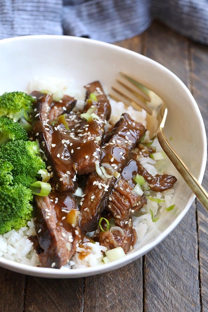 https://fitfoodiefinds.com/wp-content/uploads/2017/10/mongolian-beef.jpg