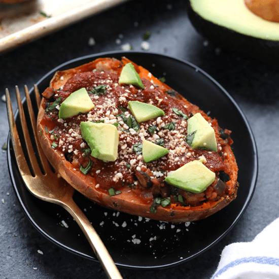 These Twice-Baked Turkey Sweet Potato Enchilada Boats are healthy, packed with nutrients, and a delicious spin on your favorite enchilada flavors! Theys delicious potatoes are perfect for meal-prep or a fun weeknight dinner! 