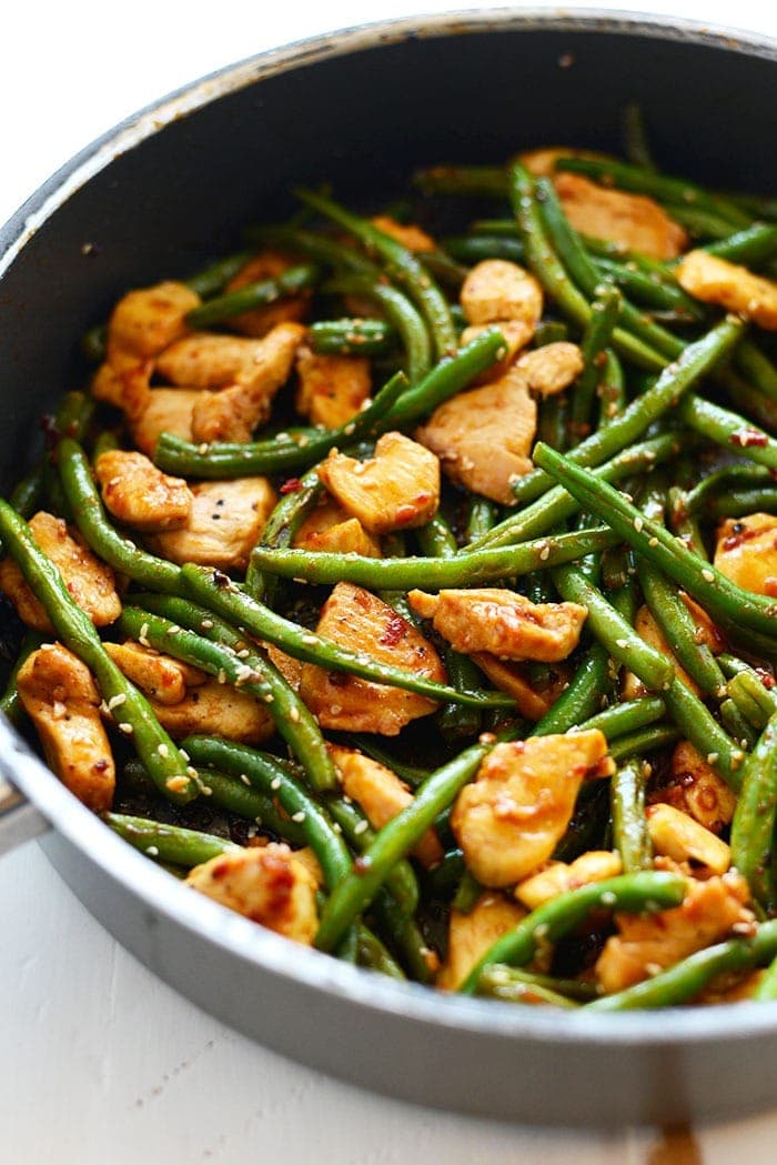 A healthy kung pao chicken recipe better than actual takeout! With just 10 ingredients you can make kung pao chicken in your own kitchen. kung pao chicken in pan