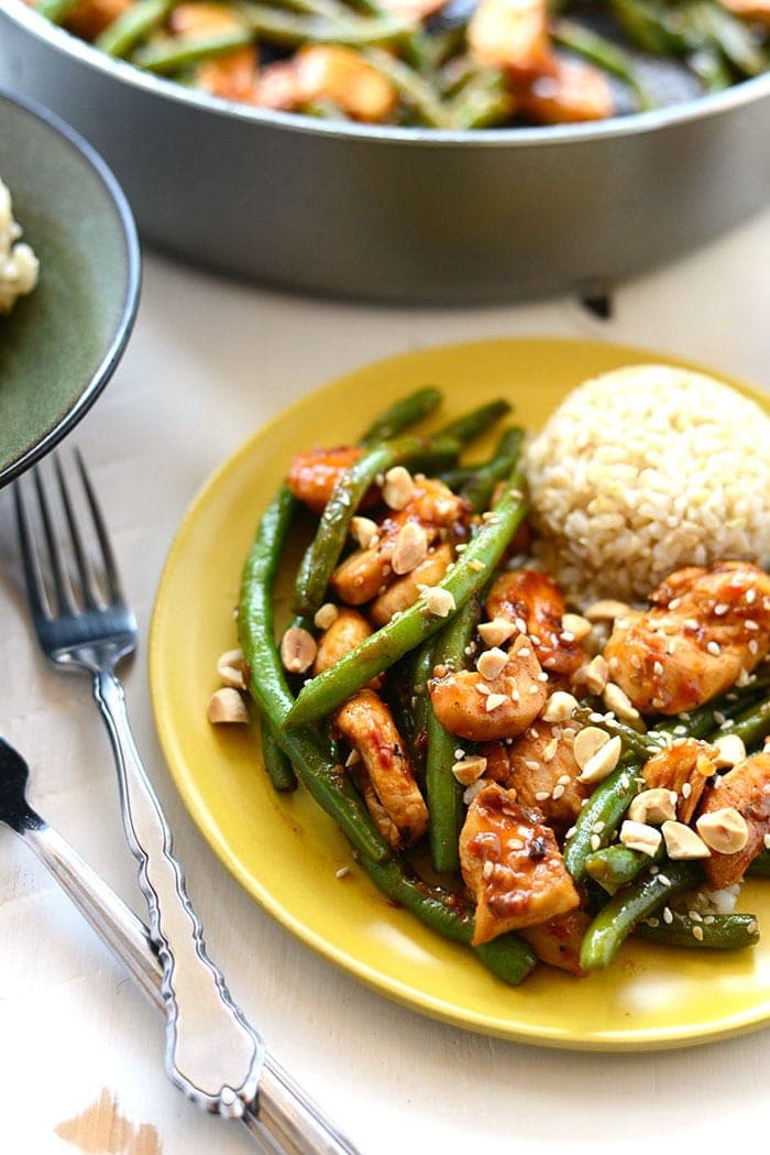 A healthy kung pao chicken recipe better than actual takeout! With just 10 ingredients you can make kung pao chicken in your own kitchen. kung pao chicken with rice