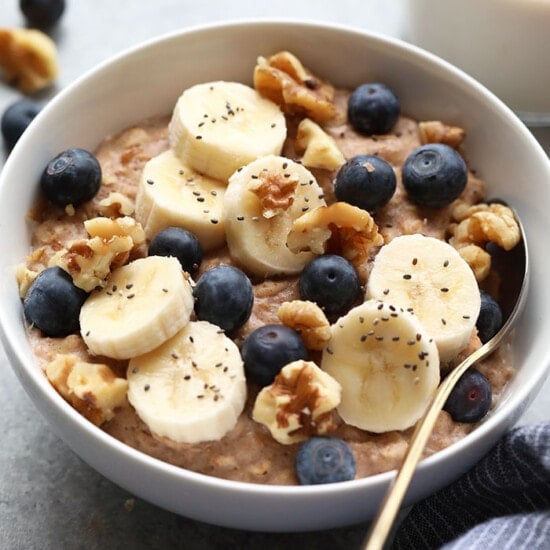 Oatmeal recipe featuring bananas, blueberries, and walnuts.