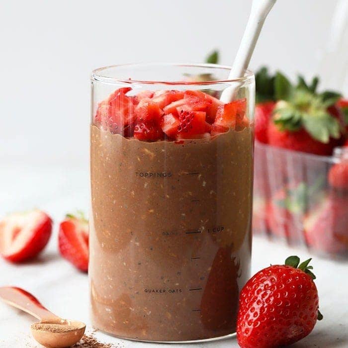 Dark Chocolate Strawberry Overnight Oats - rachLmansfield