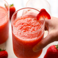 The most delicious summer drink you ever did see! This Strawberry Peach Frose Recipe is such a fun frozen drink to make for a crowd. This blended frose recipe calls for a full bottle of rose, frozen strawberries and peaches, rum, and agave nectar!