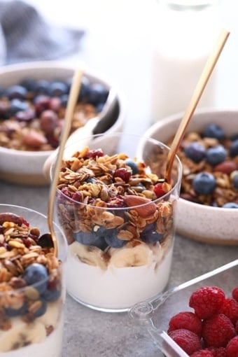 Simple Granola Recipe (high fiber/low sugar) - Fit Foodie Finds