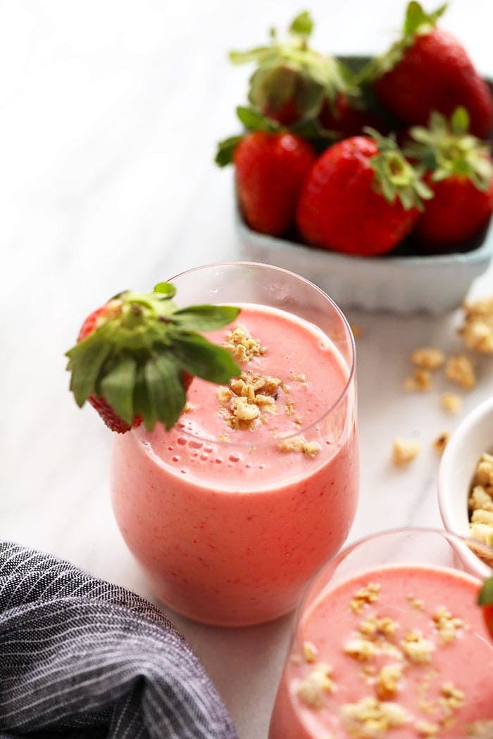 Strawberry Smoothie (4 ingredients!) - Fit Foodie Finds