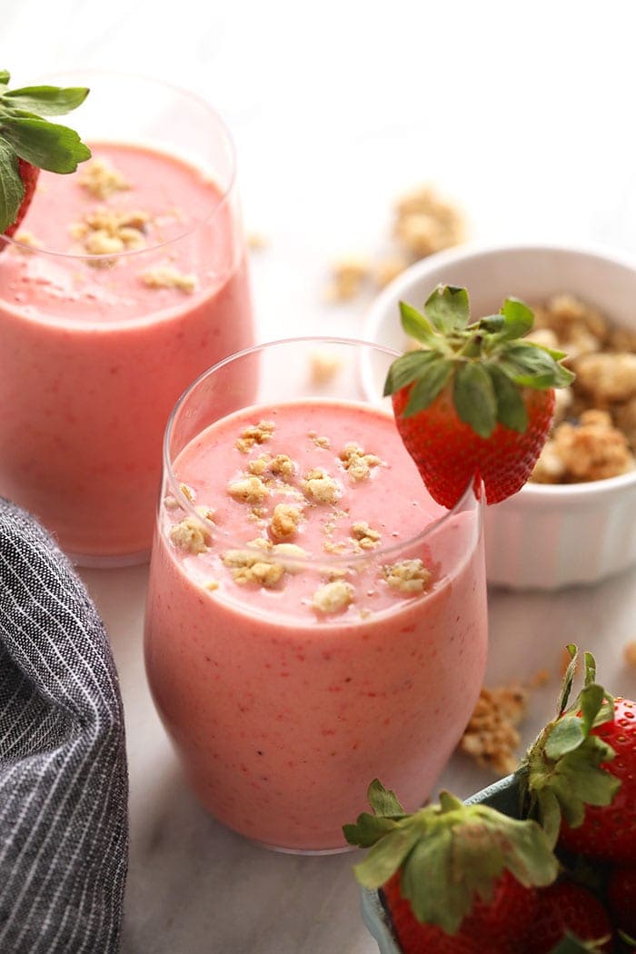 Strawberry Smoothie (4 ingredients!) - Fit Foodie Finds