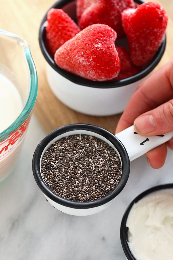 1/4 cup of chia seeds in a measuring cup