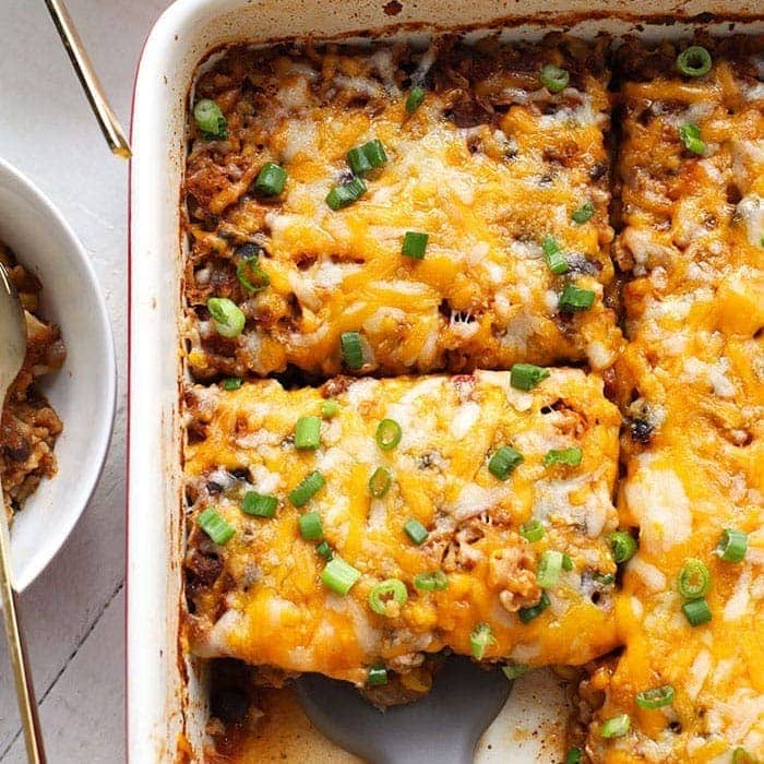 https://fitfoodiefinds.com/wp-content/uploads/2019/07/sw-chicken-casserole2-1.jpg