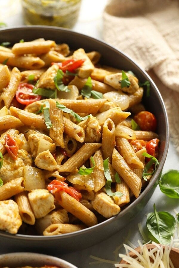 Chicken pesto pasta in a bowl.