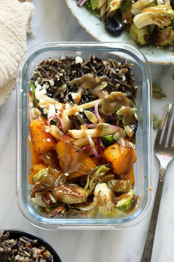 The Vegetarian Grain Bowl that screams all things harvest season! Perfect for meal prep, or serving a group, this vegetarian harvest grain bowl is about to be your Fall favorite. vegetarian harvest grain bowls in a glass meal prep container