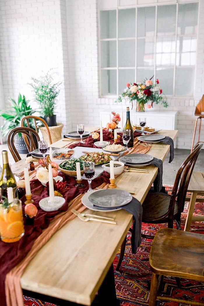 8 Easy Ways To Throw A Friendsgiving Dinner To Celebrate Your