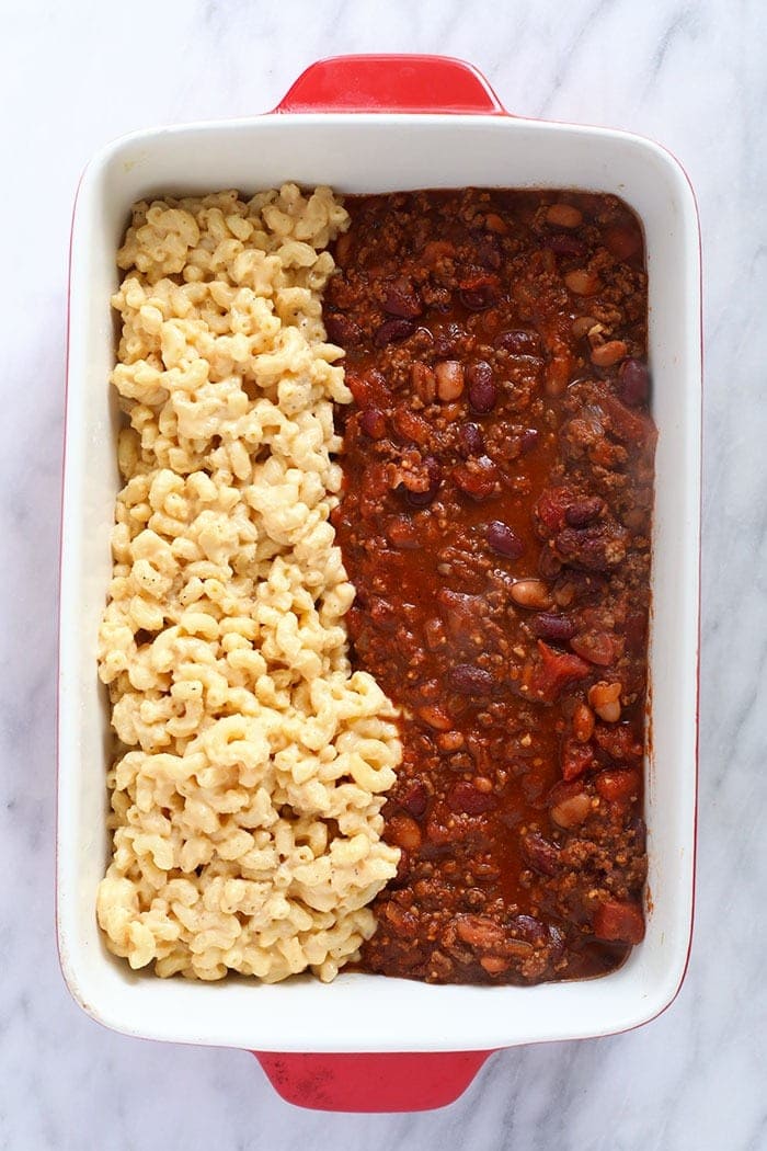 Chili mac in a c،erole dish