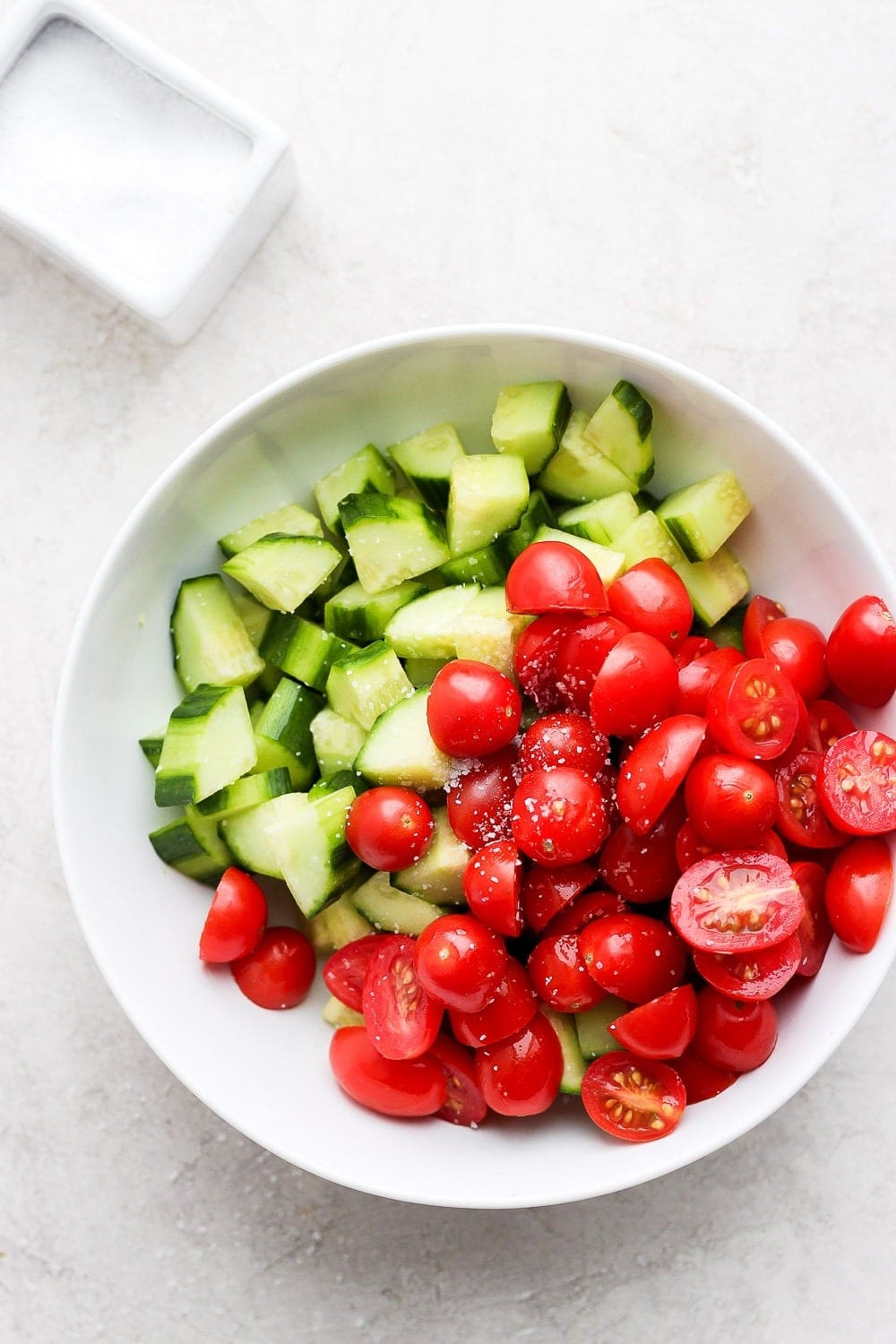 Prepare Greek salad using our mixing bowl and shaker for dressing 🥗 Visit  our website for more offers: link in bio ✓ #tupperware…