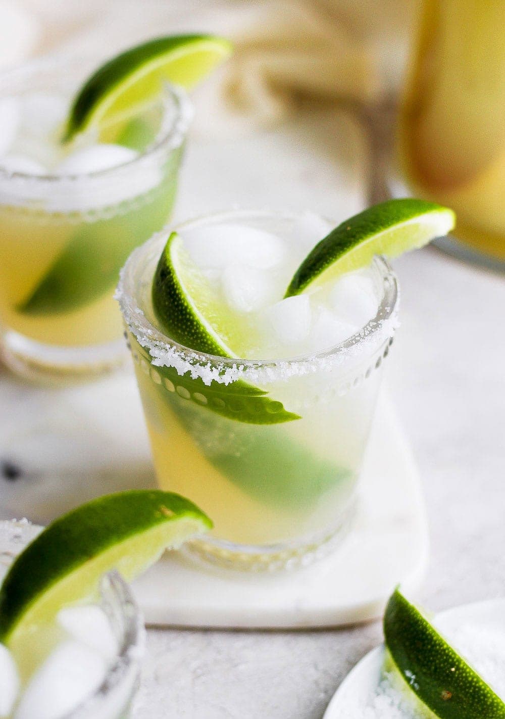 Delicious skinny margaritas made with just 4 simple ingredients- lime juice, tequila, ice, and your favorite all-natural sweetener! skinny margarita in a glass