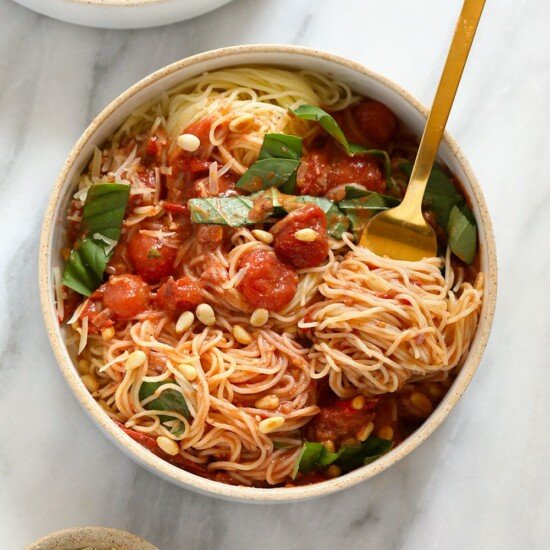 Summer pasta: spaghetti with tomatoes and basil.