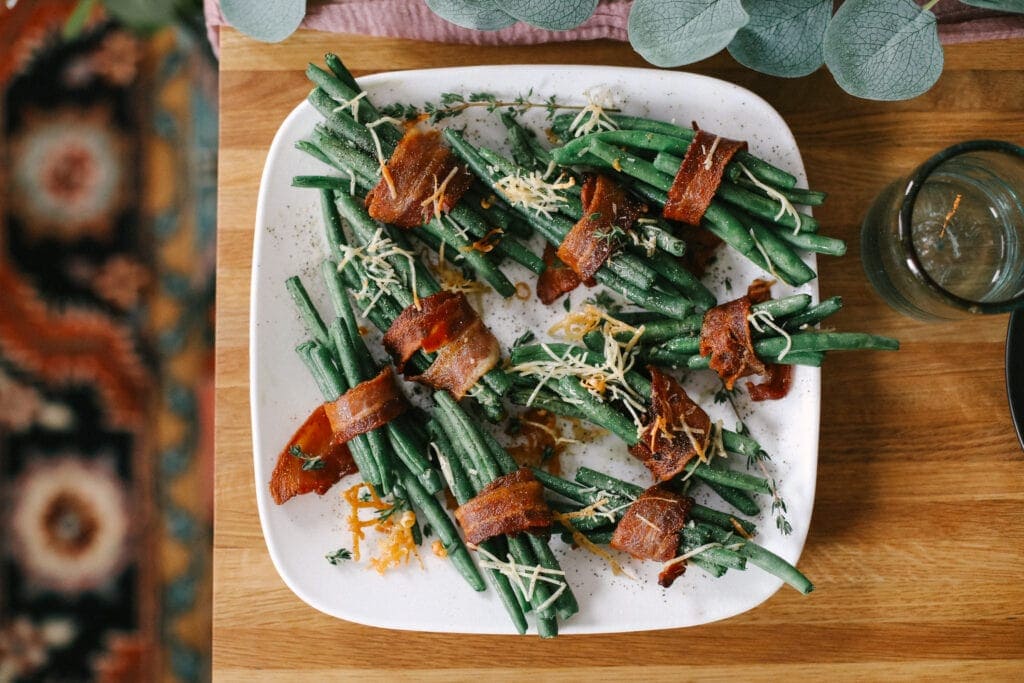 green beans on plate on table