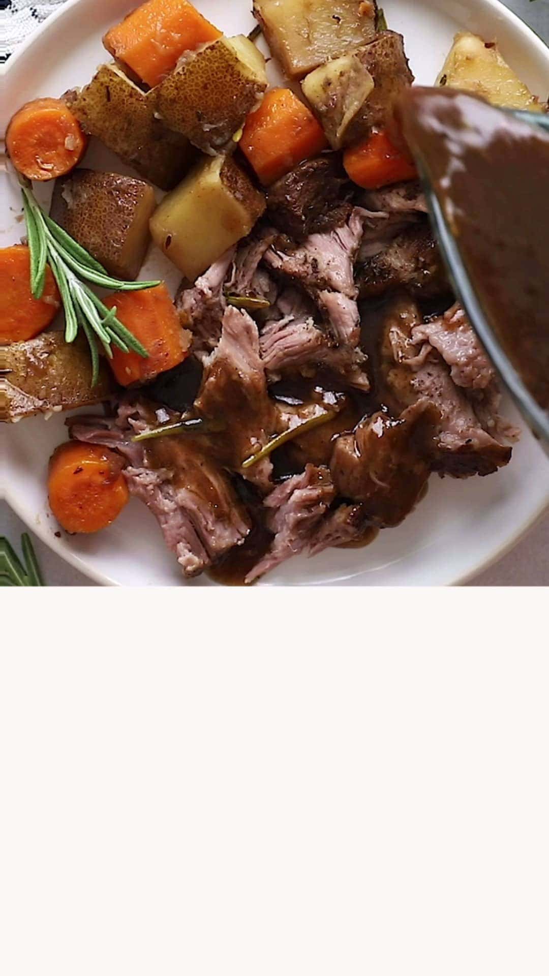 https://fitfoodiefinds.com/wp-content/uploads/2020/12/porkroast2-poster.jpeg