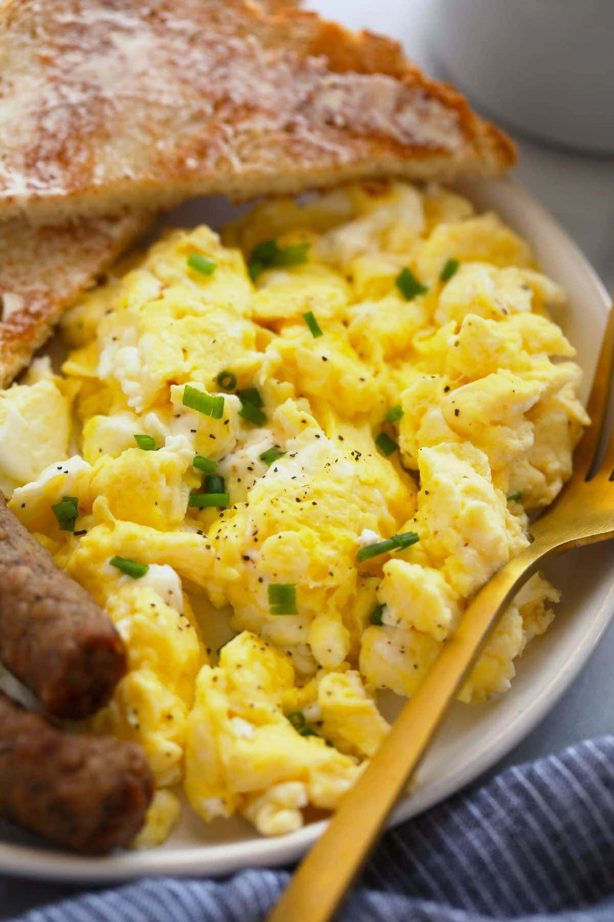 Perfect Scrambled Eggs (fluffy & delicious!) - Fit Foodie Finds