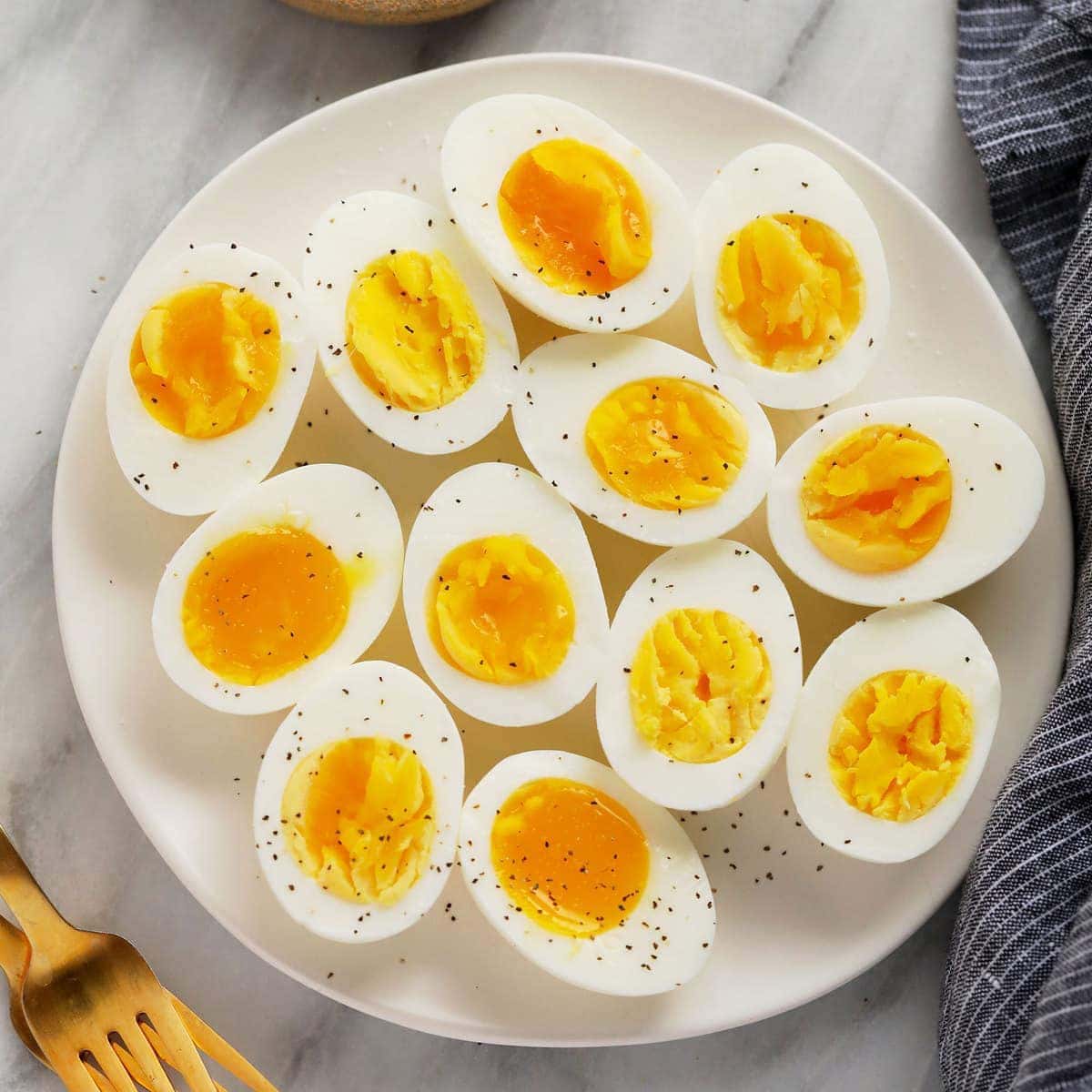 How to Make Perfect Hard Boiled Eggs - Oh Sweet Basil