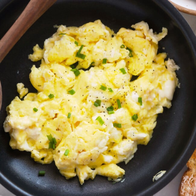 Perfect Scrambled Eggs (fluffy & delicious!) - Fit Foodie Finds