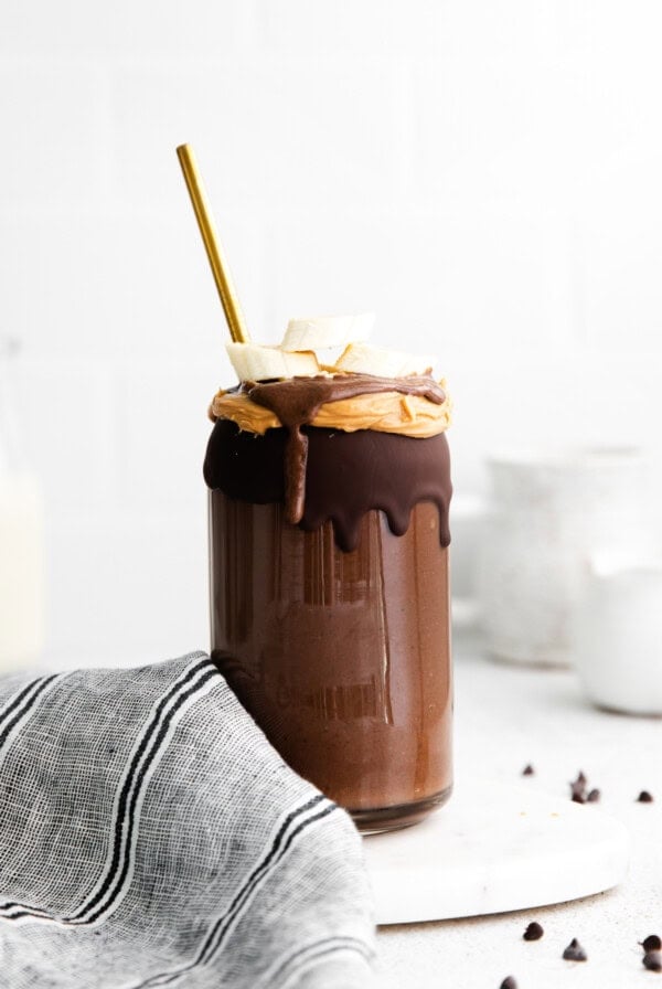 a mug filled with a chocolate peanut butter smoothie