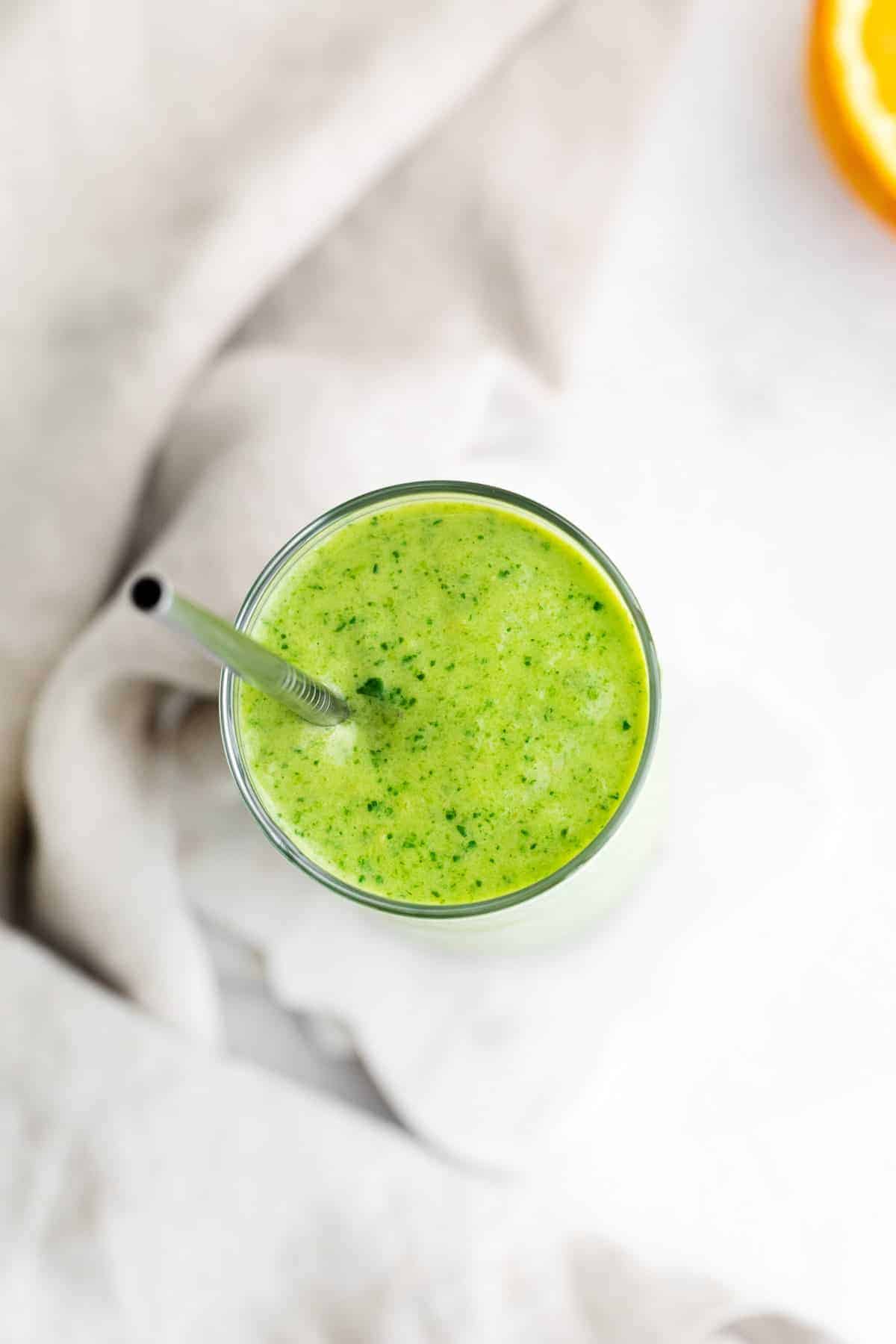 A spinach smoothie from the top of a glass. 