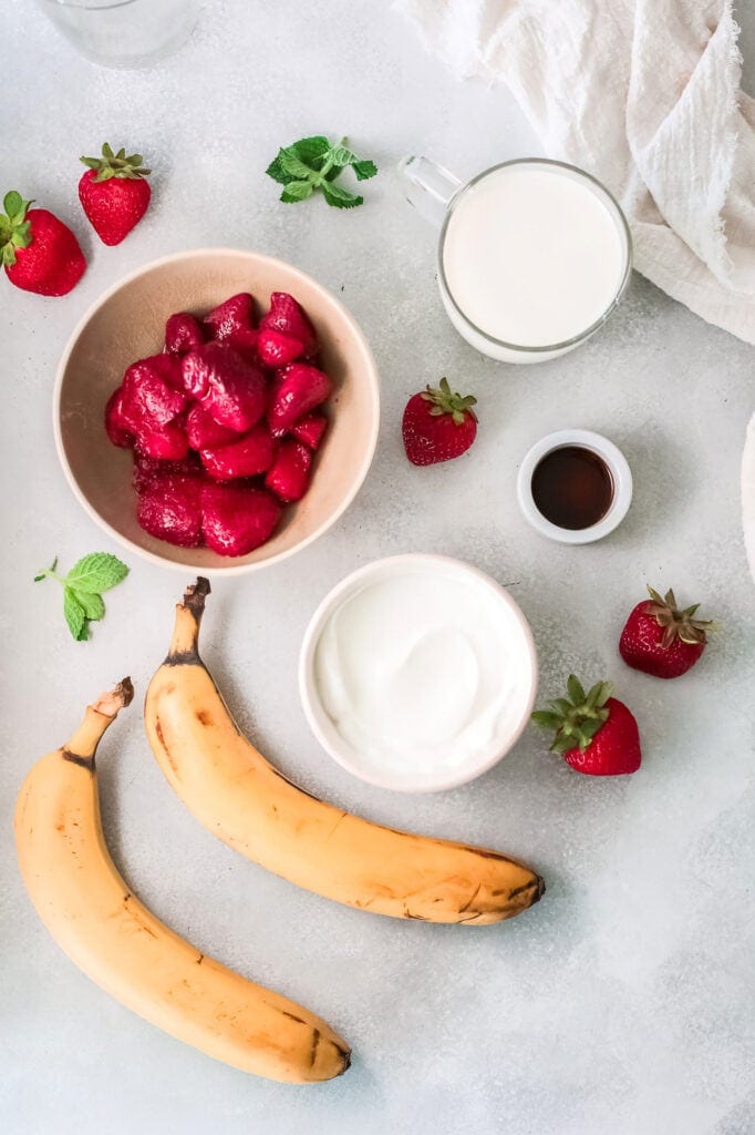 Strawberry Banana Smoothie (Frozen Fruit Smoothie) - Fit Foodie Finds