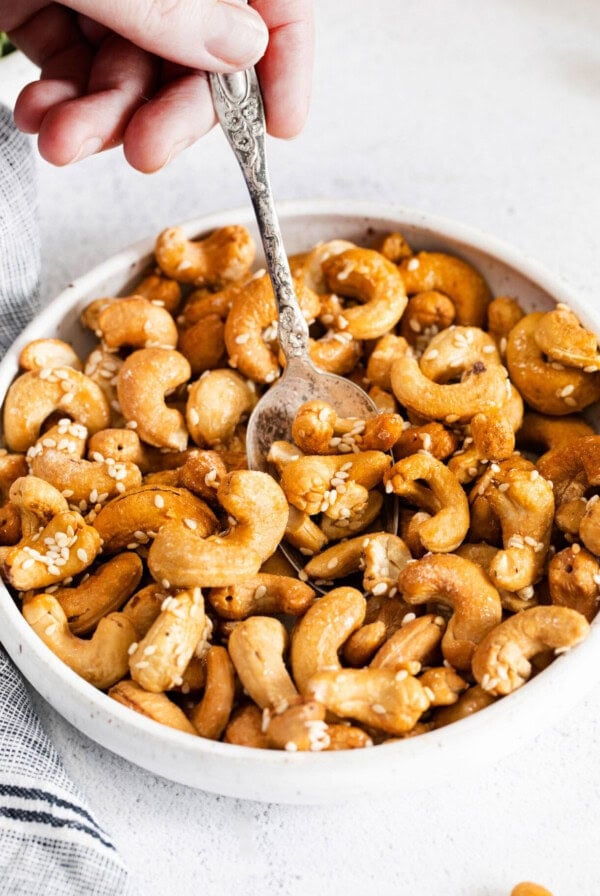 cashews in bowl