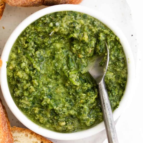 A bowl of ،memade pesto with bread and a s،.