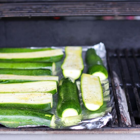 Keywords: zucchini, grill

Grilled zucchini on a foil sheet.