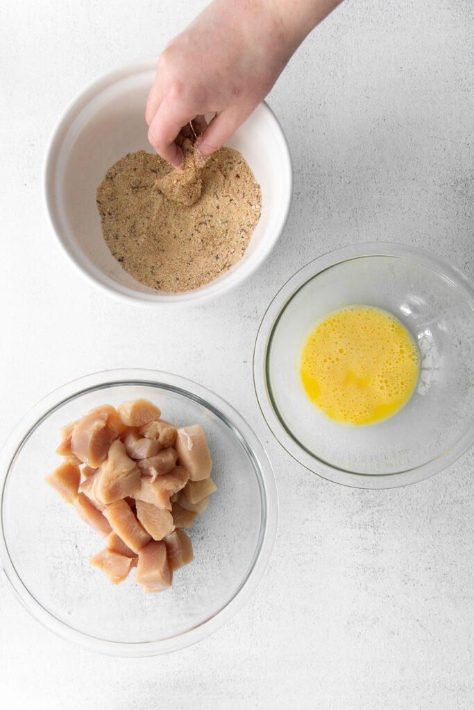 dipping chicken In breadcrumbs