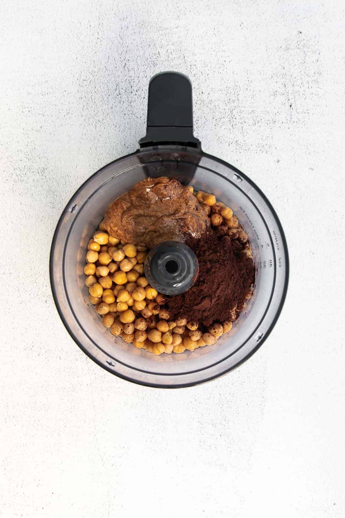 hummus ingredients in food processor