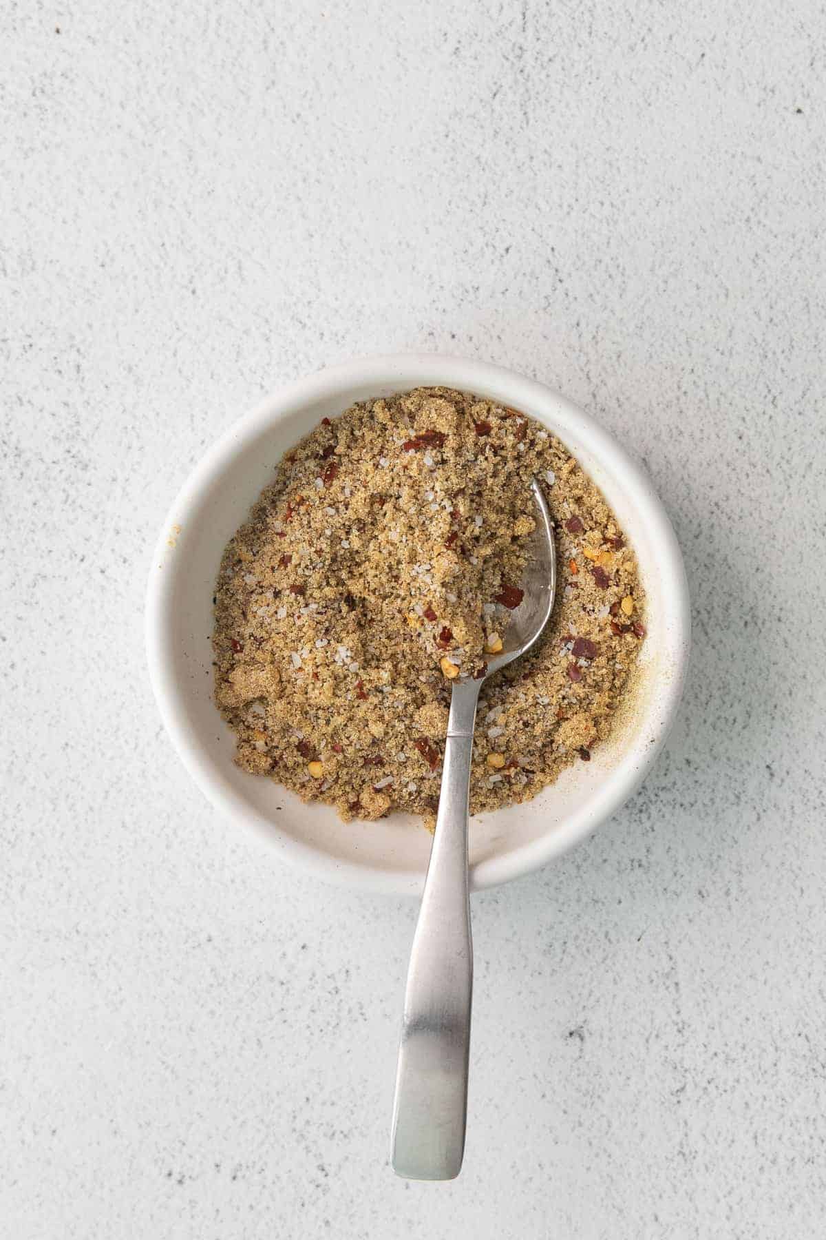 Dry rub for pepper steak in a bowl.