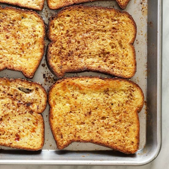 https://fitfoodiefinds.com/wp-content/uploads/2021/09/sheet-pan-french-toast-sq3-550x550.jpg