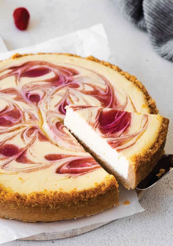 healthy cheesecake with raspberry sauce