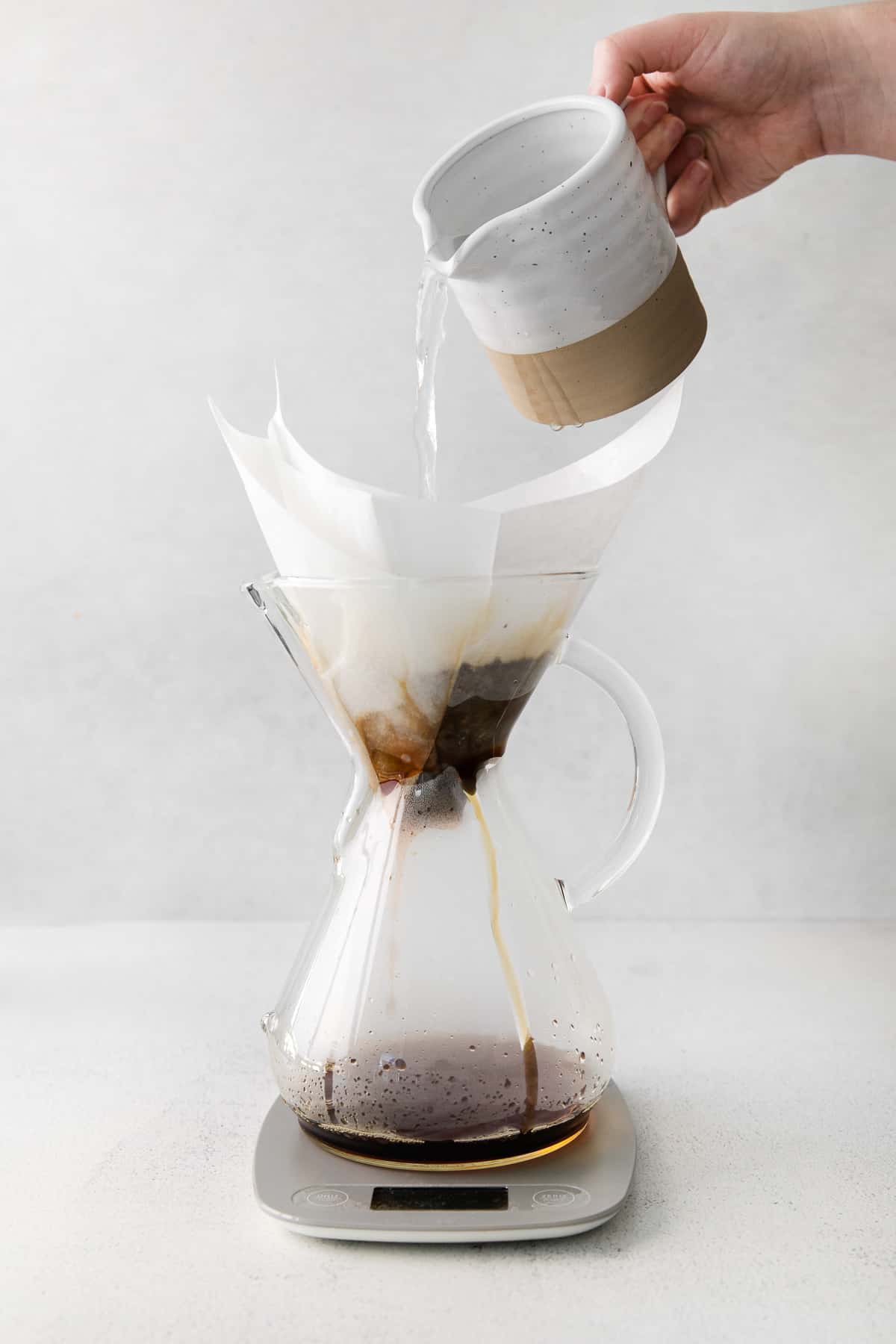 pouring water into chemex