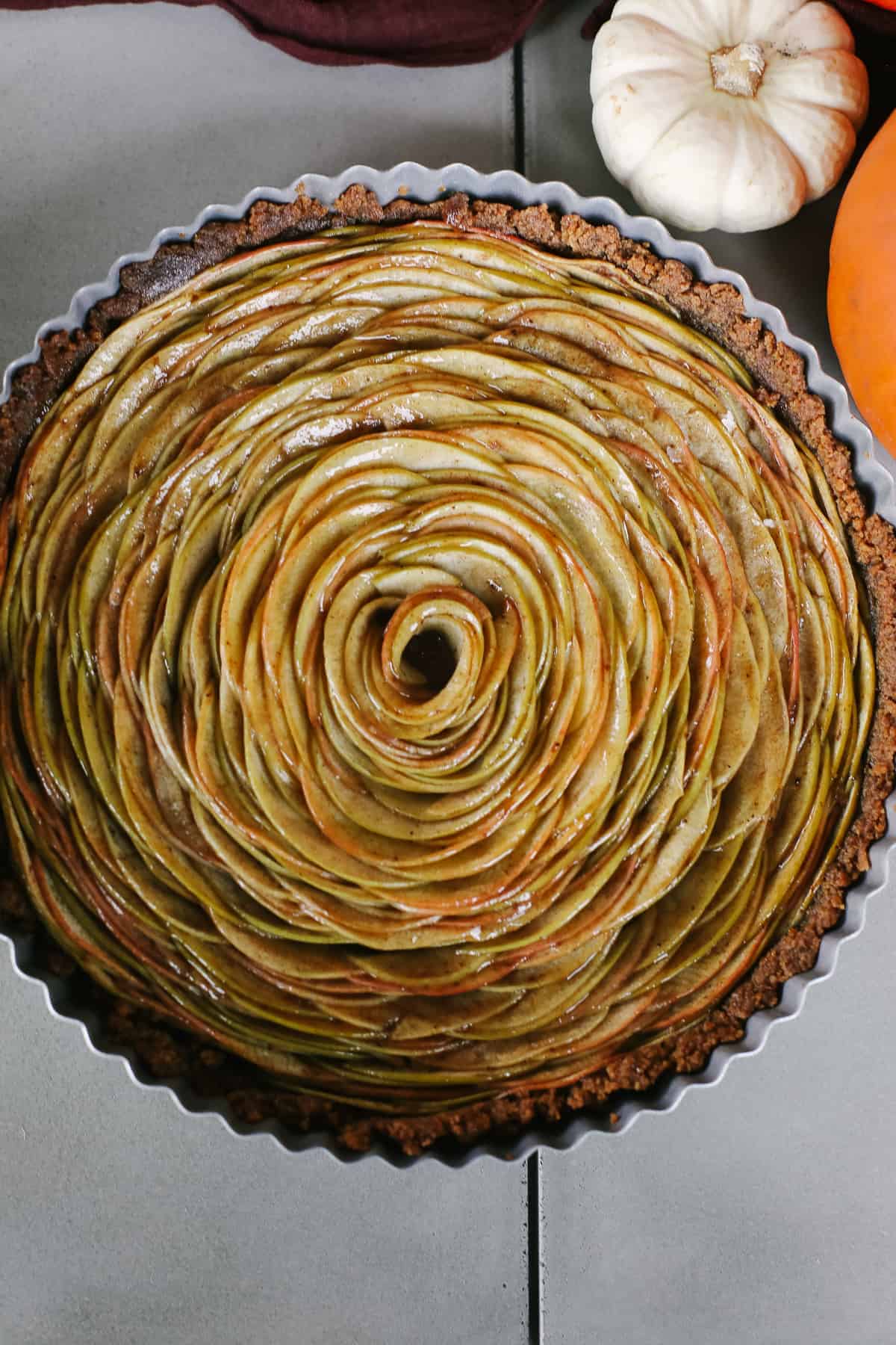 apple tart in a tart pan 