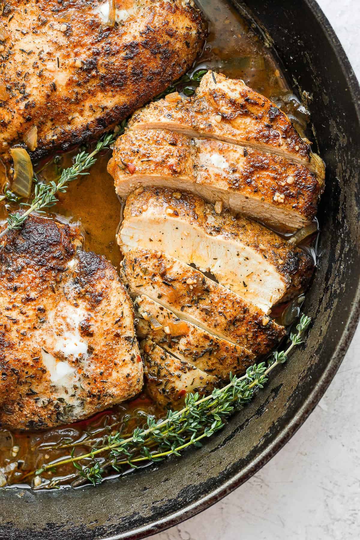 garlic butter chicken sliced in a cast iron skillet