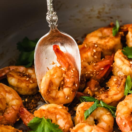 cooked shrimp on spoon.
